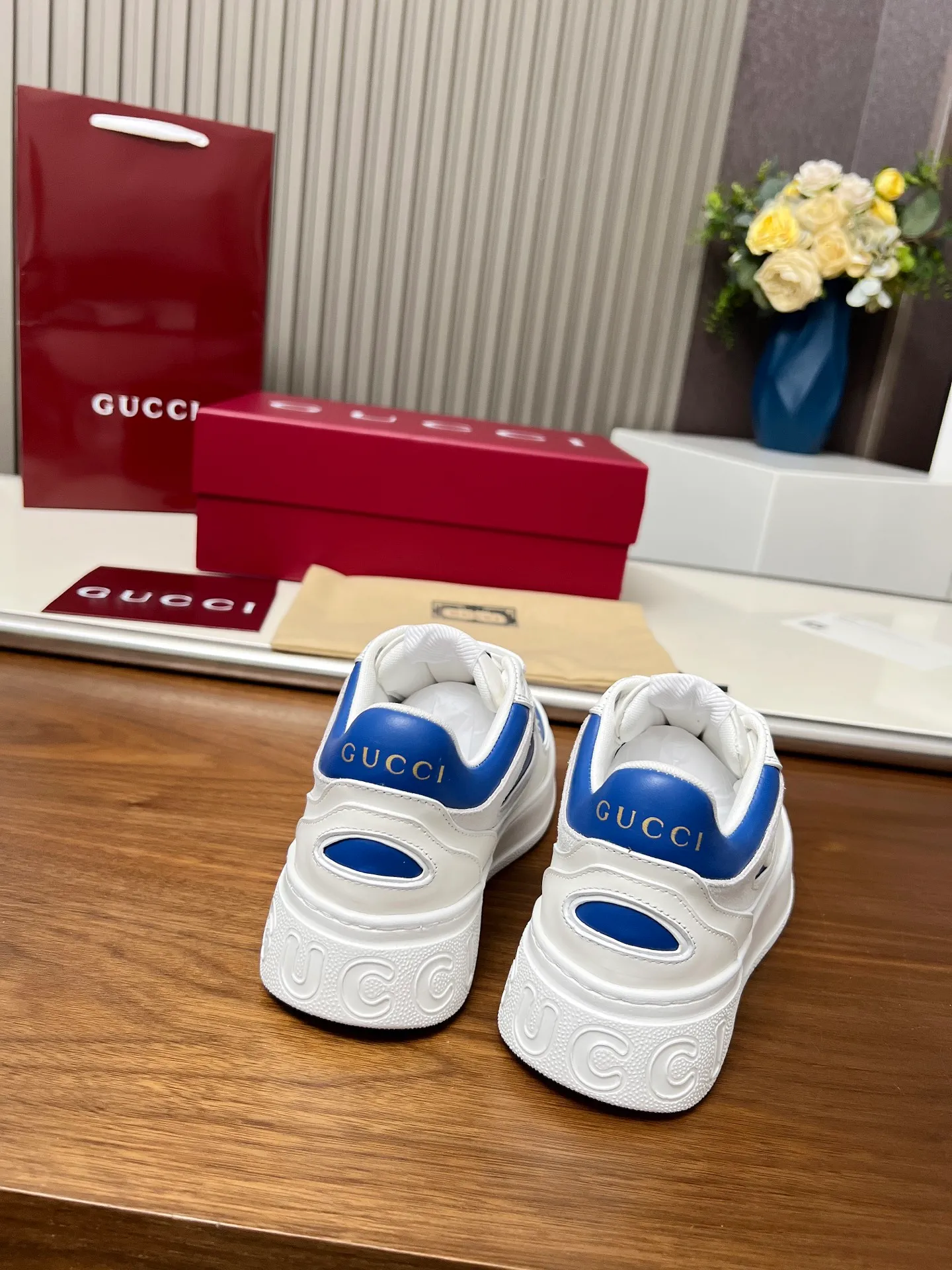 👟👟Ex-factory price 560👟👟Gucci casual sneakers, top version! Oil edge craftsmanship🌸🌸🌸1:1 reproduction. New model for early spring, creating a perfect style💣💣💣street style🔥🔥🔥Cool and stylish C-position fashionable outfit with retro and futuristic feel🌹🌹🌹Classic shoe shape, showing exquisite texture! Open mold to customize high-density outsole. Comes fully packaged. Size: Female 35-46. Fabric: Imported cowhide...men and women